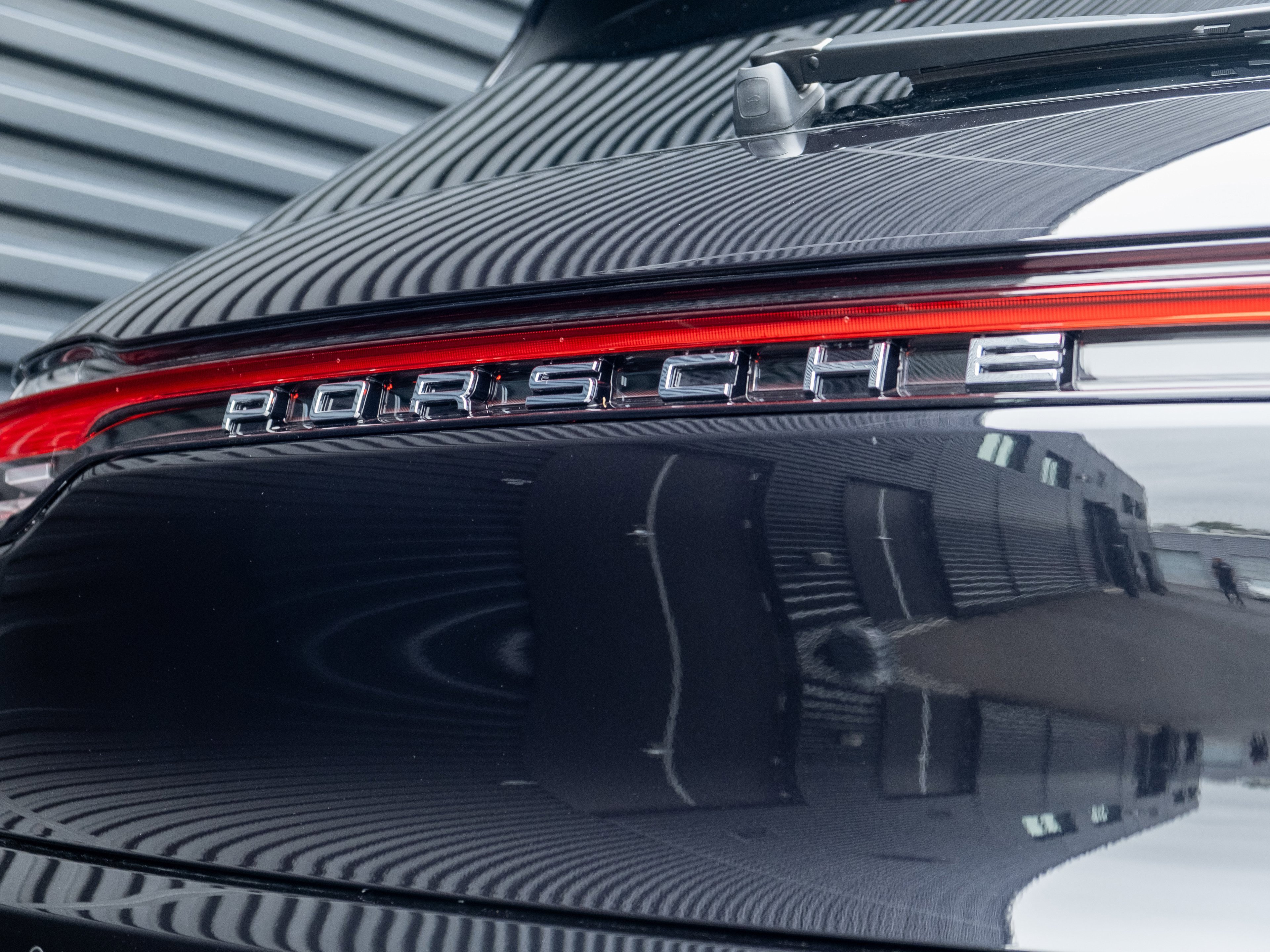 Certified 2025 Porsche Macan image 41