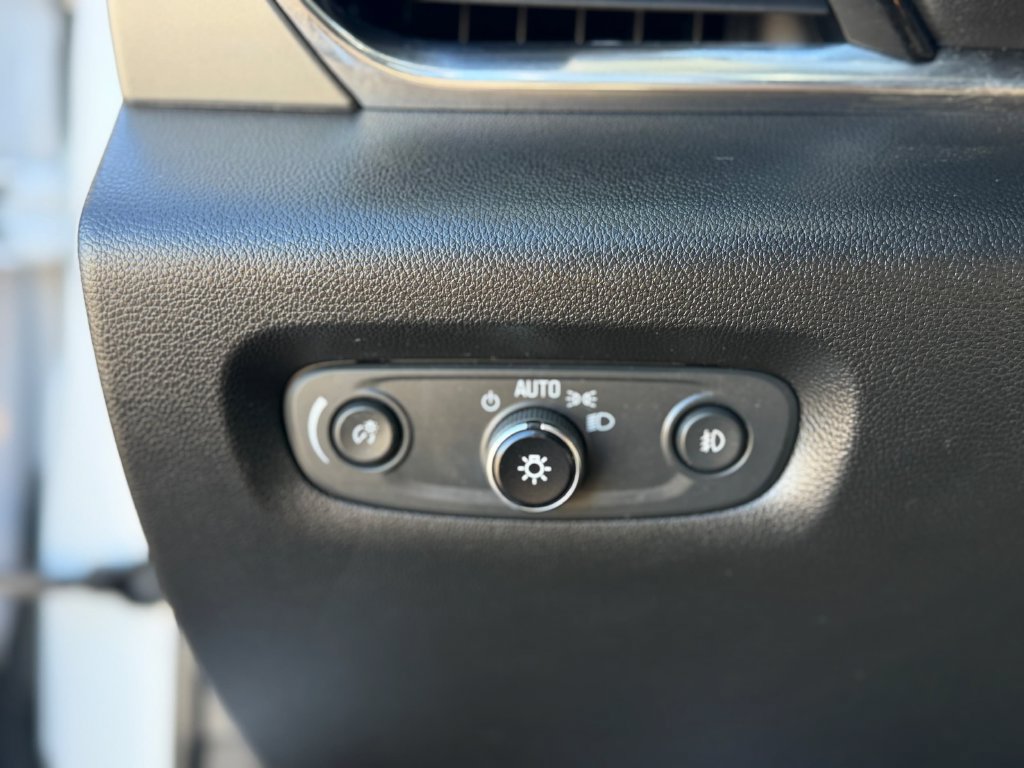 Used 2020 Chevrolet Traverse LT w/ LPO, 'HIT The Road' Package AWD/4WD image 14
