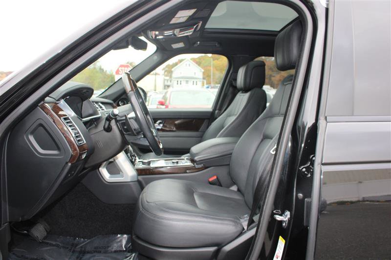 Used 2020 Land Rover Range Rover HSE image 11
