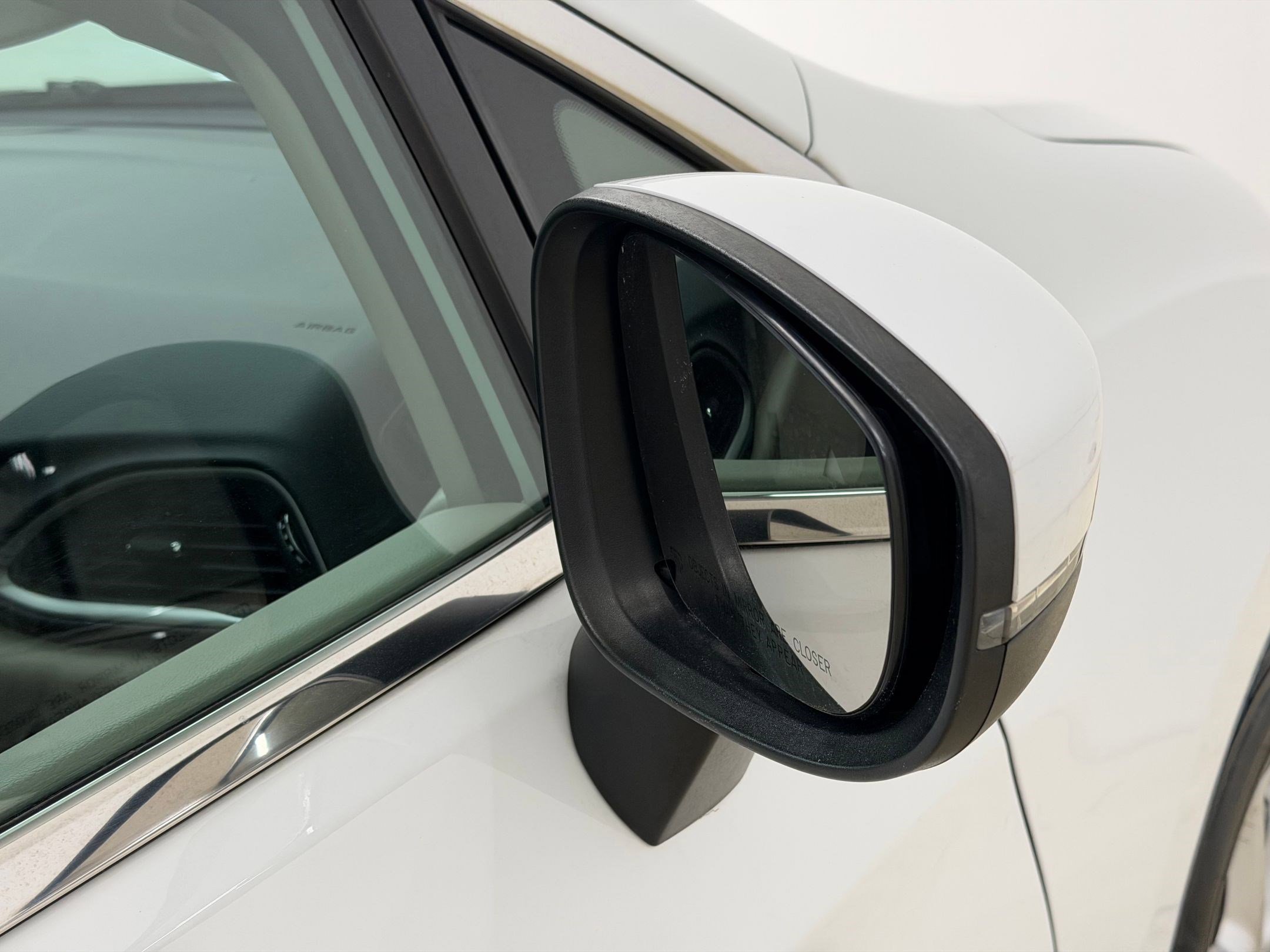 Used 2023 Chrysler Pacifica Touring-L image 16