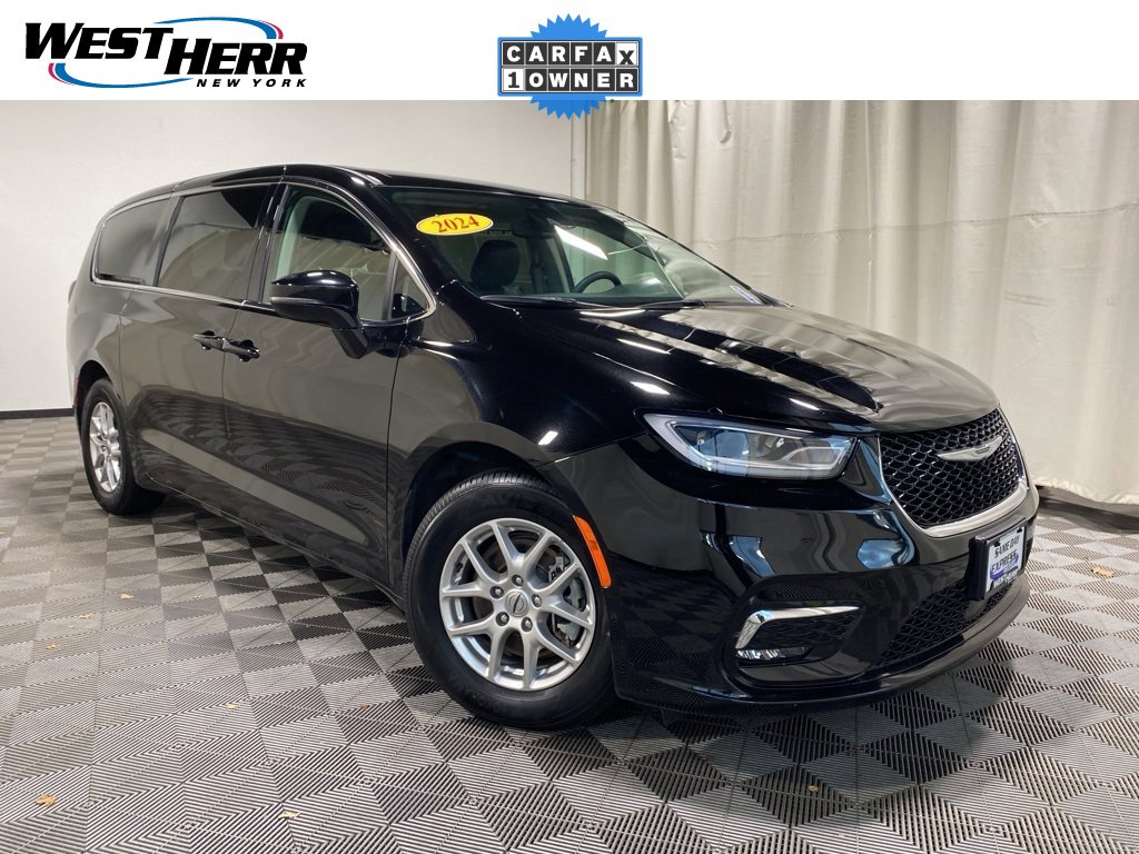 Used 2024 Chrysler Pacifica Touring-L