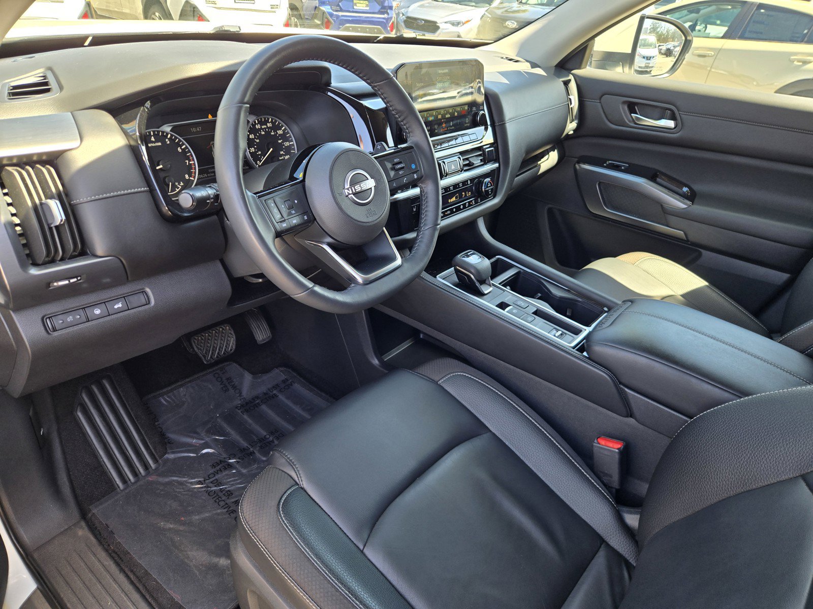 Used 2023 Nissan Pathfinder SL w/ Lighting Package (N92) FWD image 10