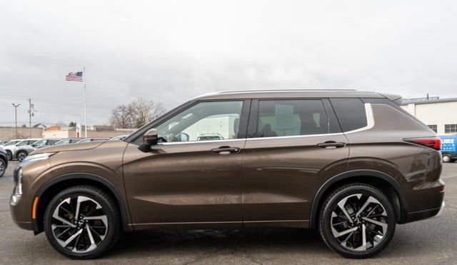 Used 2022 Mitsubishi Outlander SEL image 9