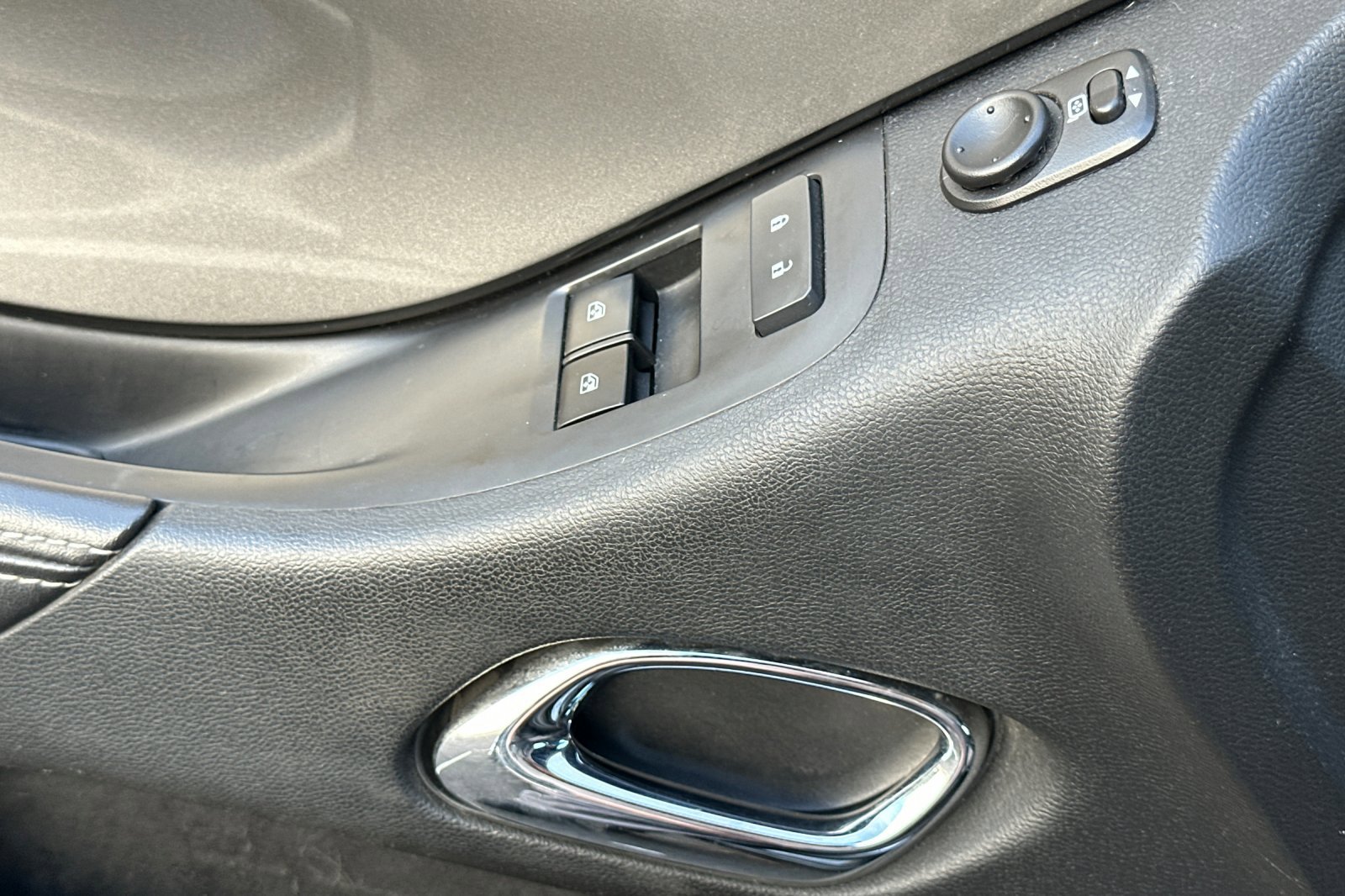 Used 2015 Chevrolet Camaro SS image 12