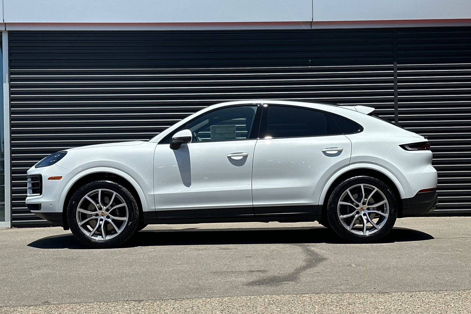 New 2025 Porsche Cayenne Coupe image 2