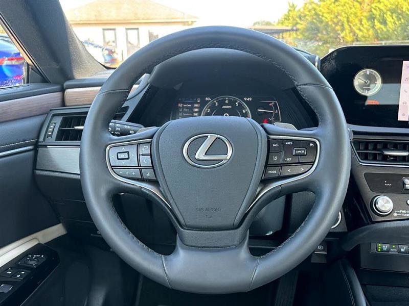 Used 2024 Lexus ES 350 Premium image 17