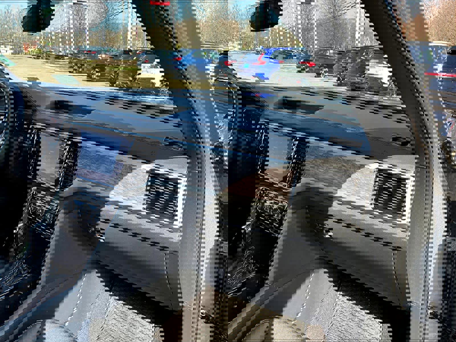 Used 2023 Volkswagen Atlas Cross Sport SE w/ Panoramic Sunroof Package image 13