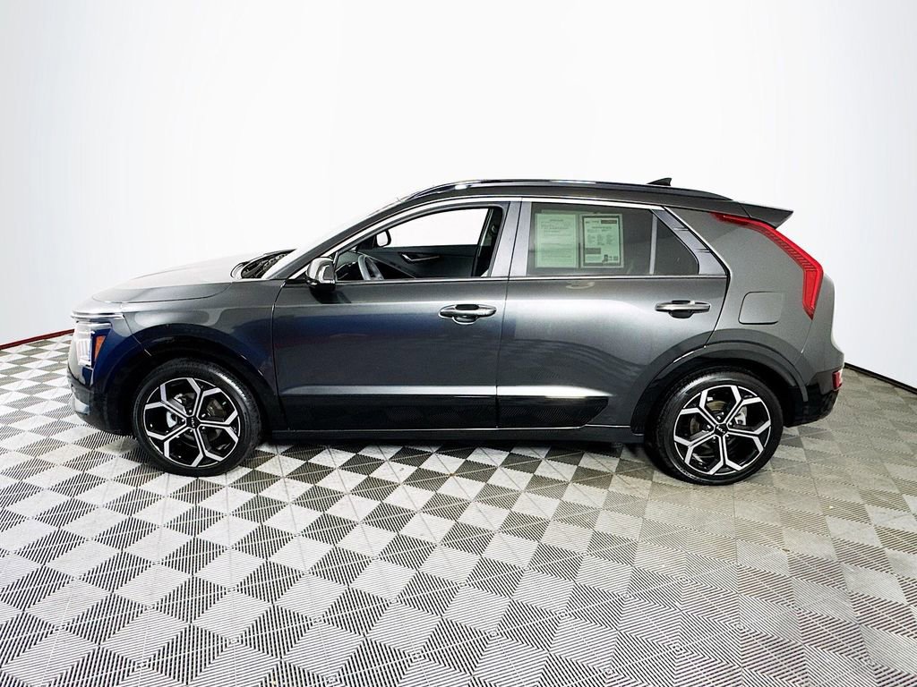 Used 2025 Kia Niro SX Touring FWD image 4