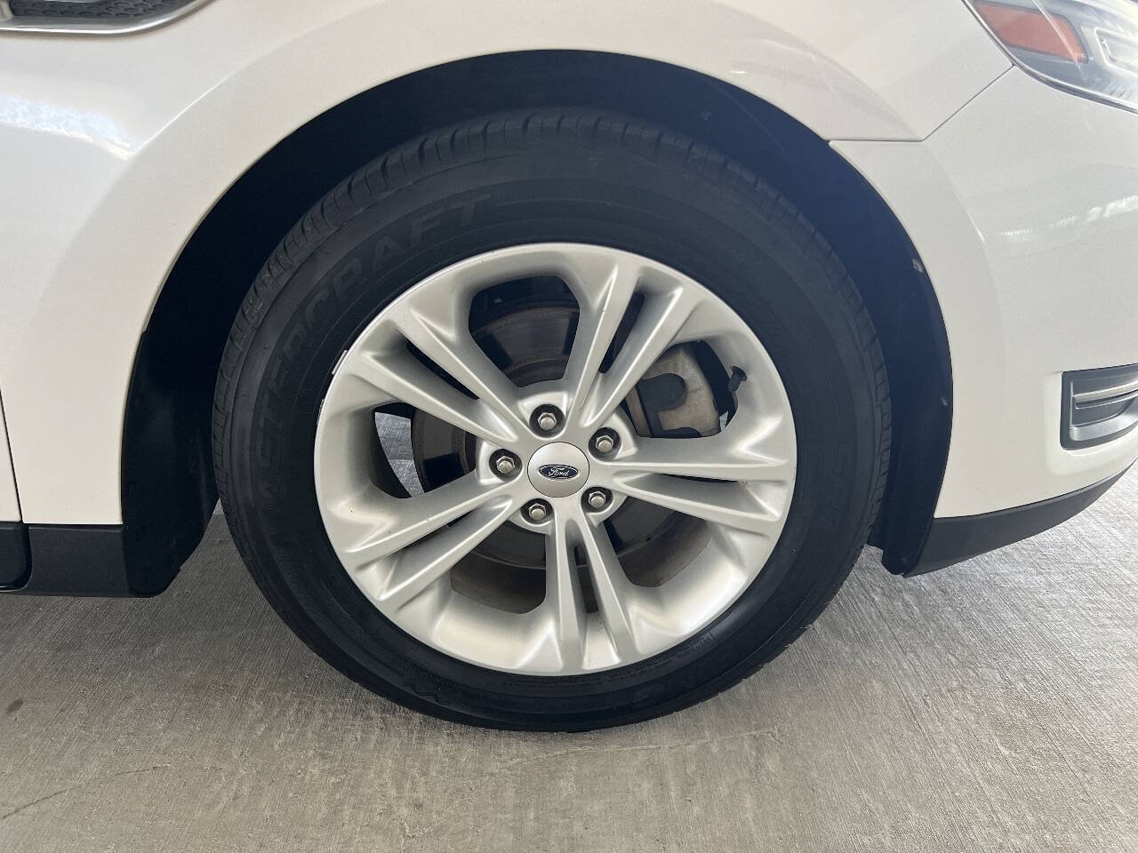 Used 2013 Ford Taurus SEL FWD image 21