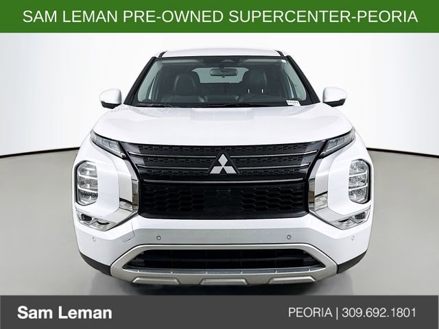 Used 2024 Mitsubishi Outlander SE image 2