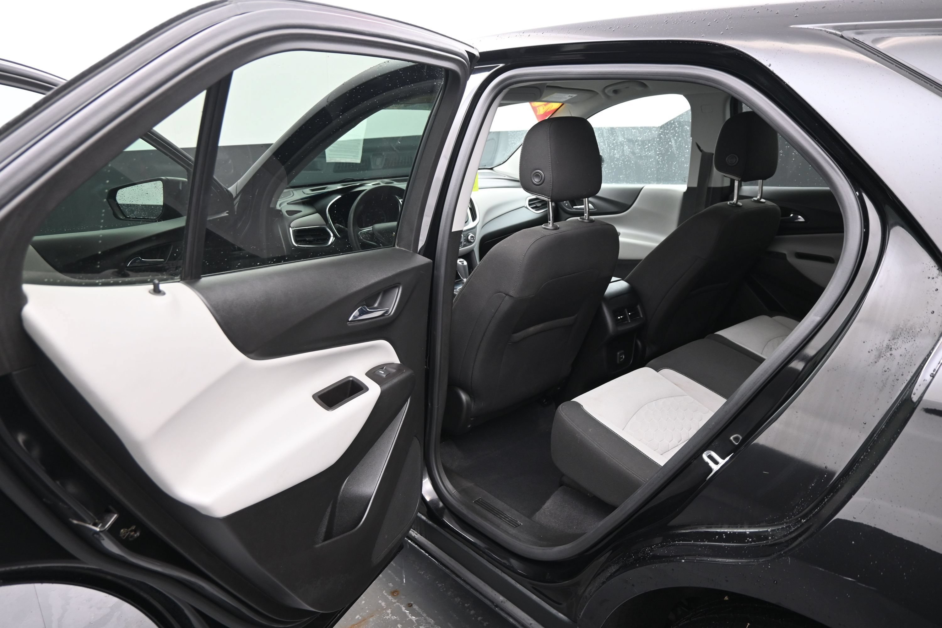 Used 2021 Chevrolet Equinox LS w/ LS Convenience Package FWD image 18