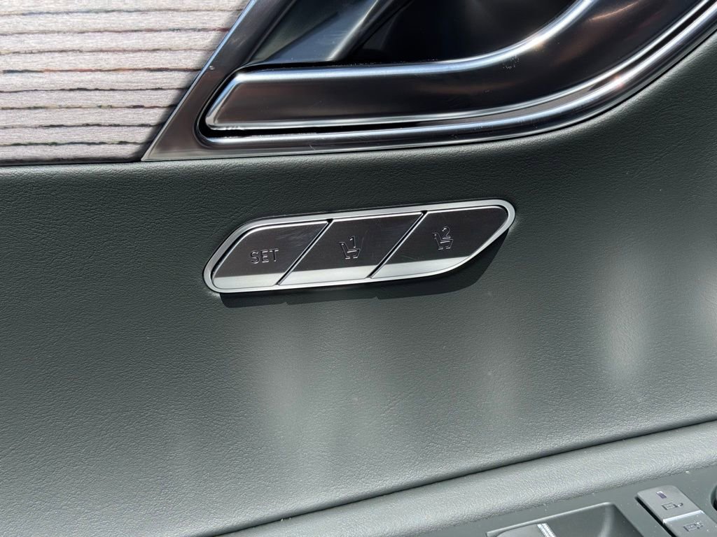 Used 2025 Genesis GV80 3.5T Prestige image 29