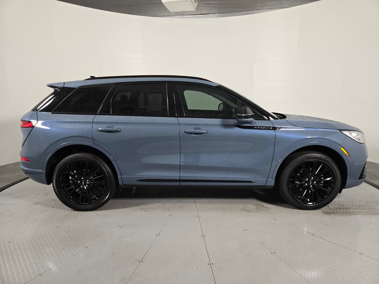 New 2026 Lincoln Corsair Reserve w/ Jet Appearance Package FWD image 3