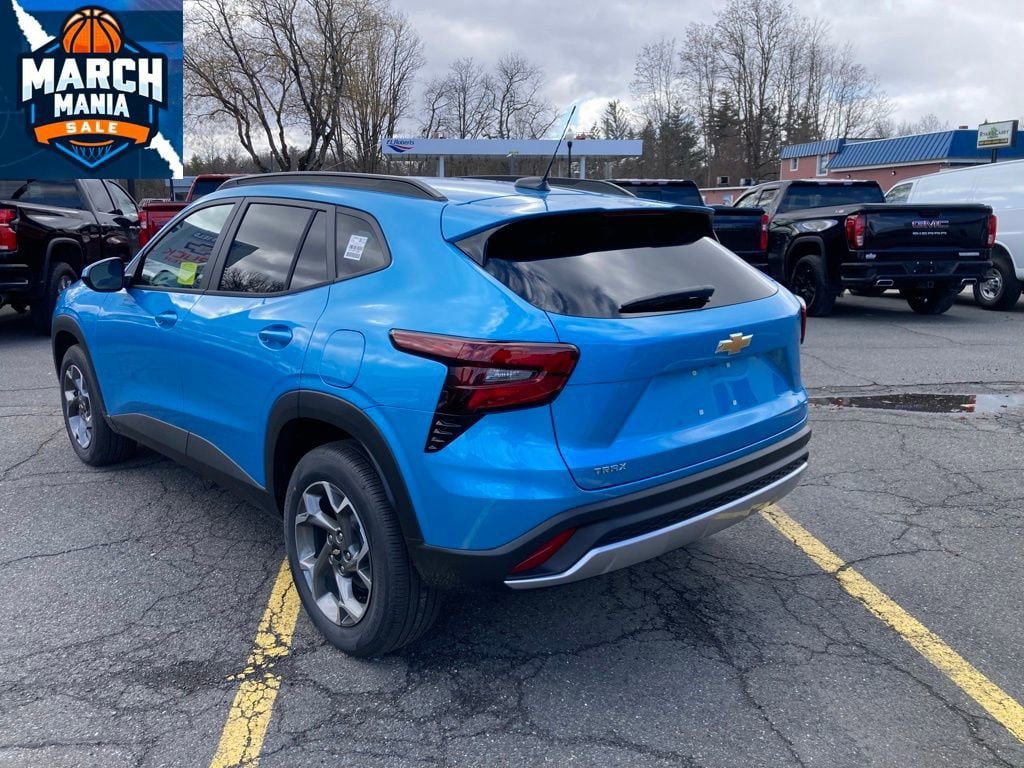 New 2026 Chevrolet Trax LT w/ Sunroof Package image 5