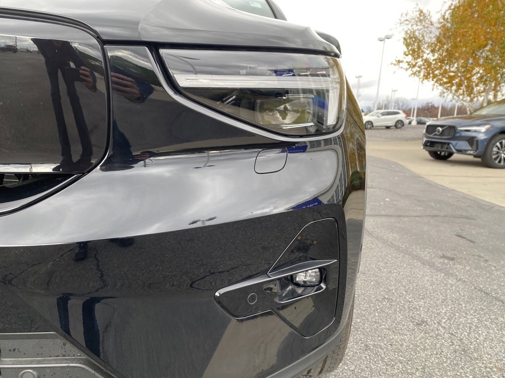 New 2024 Volvo XC40 Recharge Ultimate w/ Protection Package Premier image 17