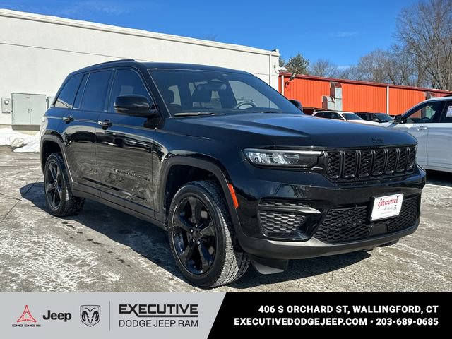 Used 2023 Jeep Grand Cherokee Altitude AWD/4WD image 5