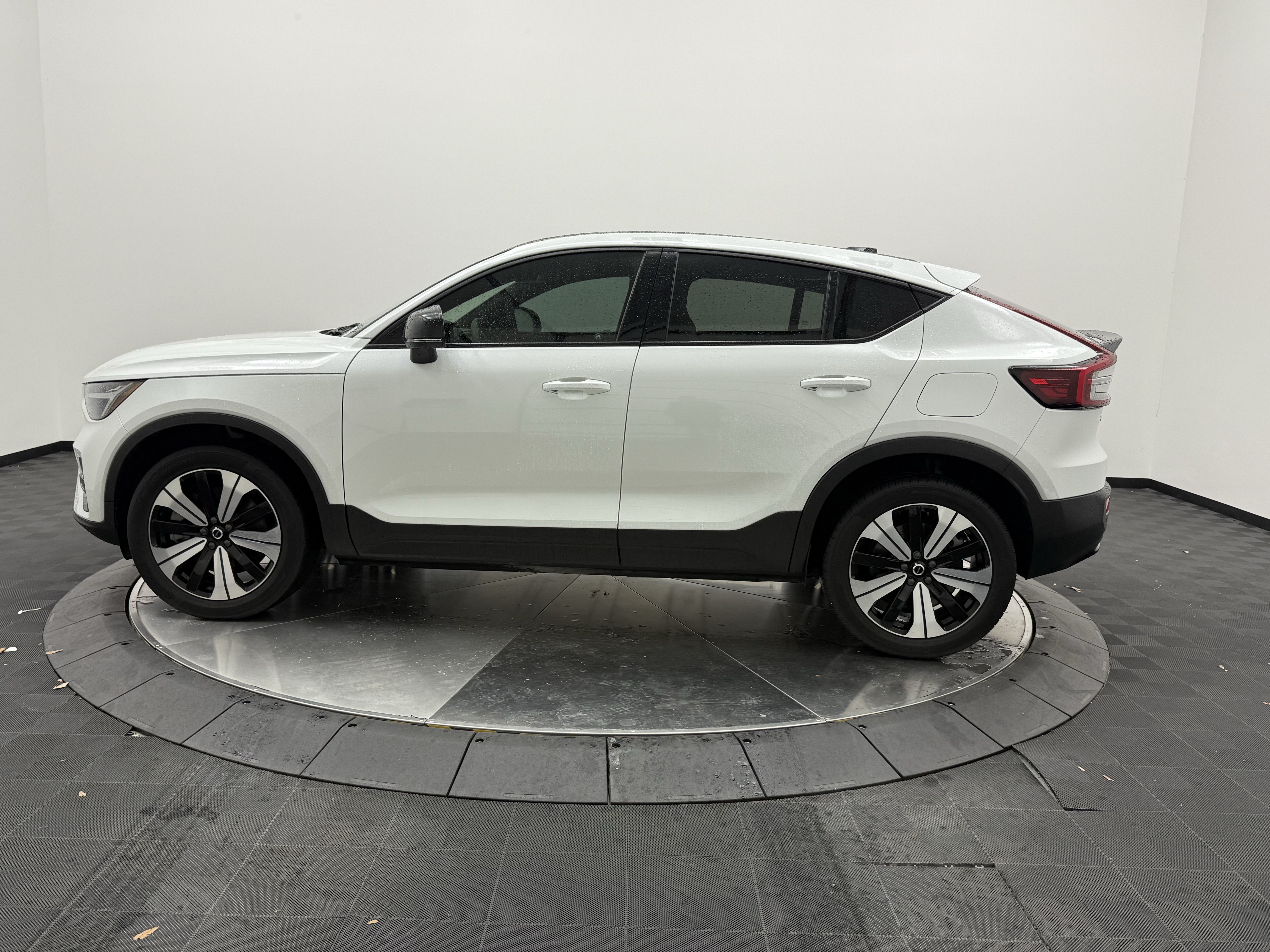 Certified 2023 Volvo C40 Recharge Core AWD/4WD image 4