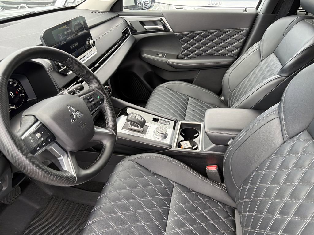 Used 2024 Mitsubishi Outlander SEL image 11