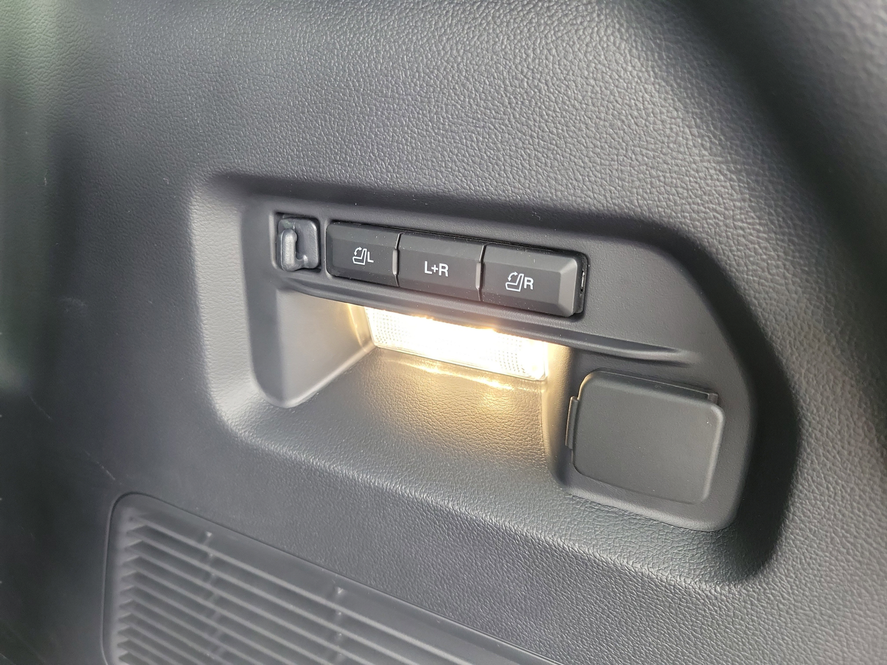 New 2026 Ford Explorer Platinum RWD image 8
