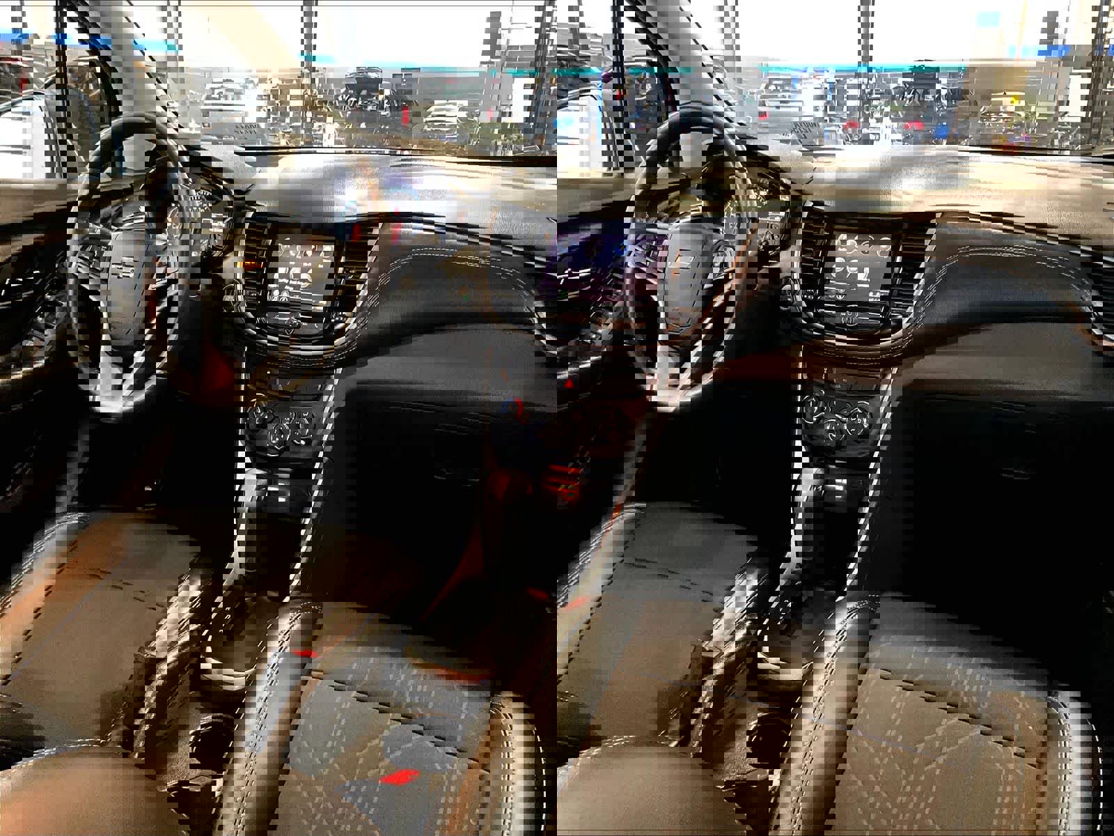 Used 2022 Chevrolet Trax LT w/ LT Convenience Package image 14