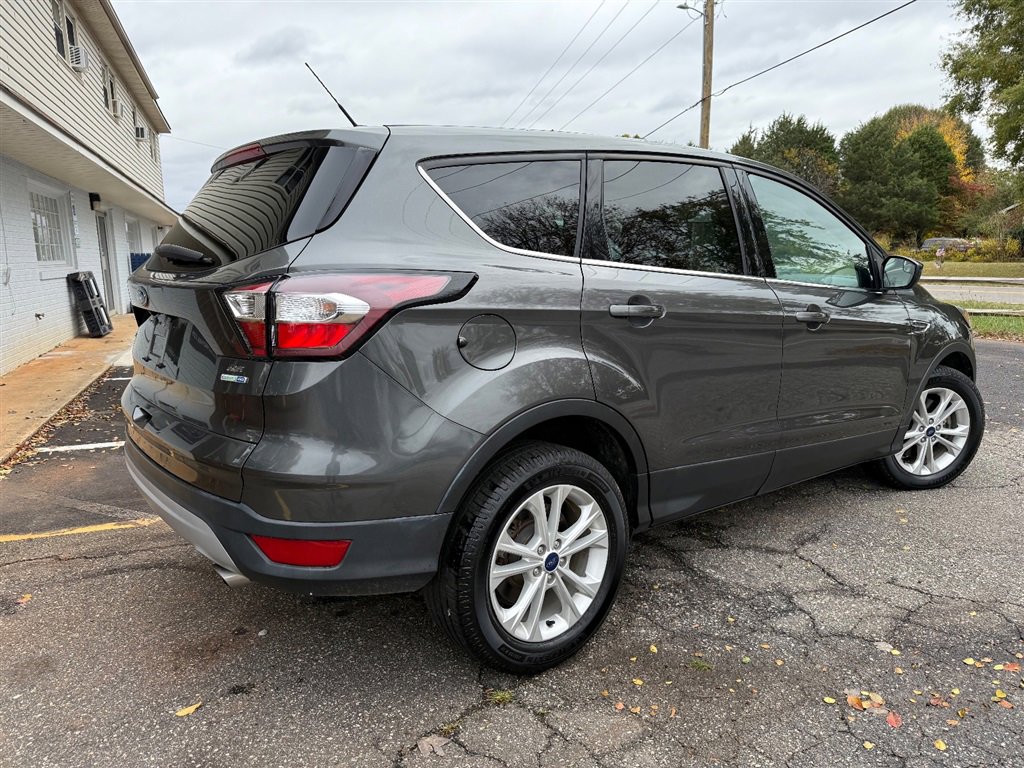 Used 2017 Ford Escape SE image 10