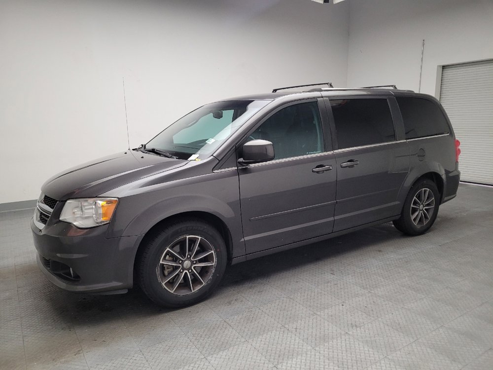 Used 2017 Dodge Grand Caravan SXT FWD image 2