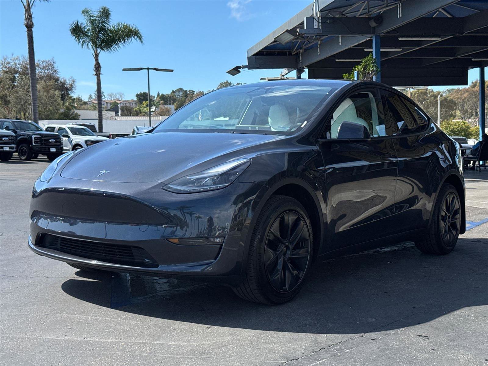 Used 2025 Tesla Model Y Long Range AWD/4WD image 4