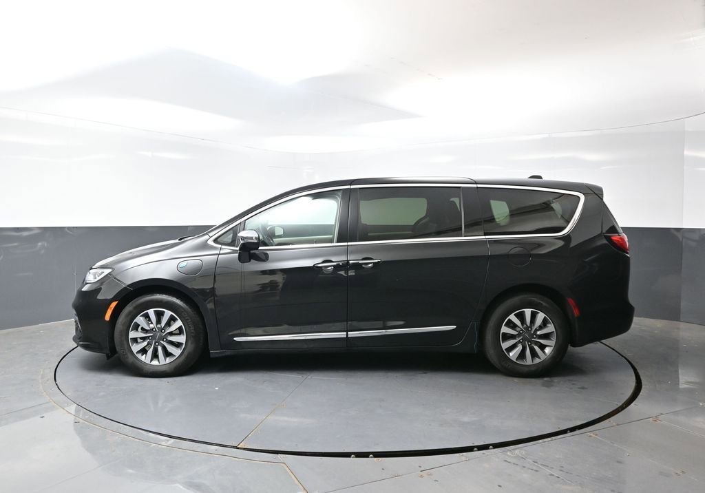 Used 2023 Chrysler Pacifica Limited FWD image 11