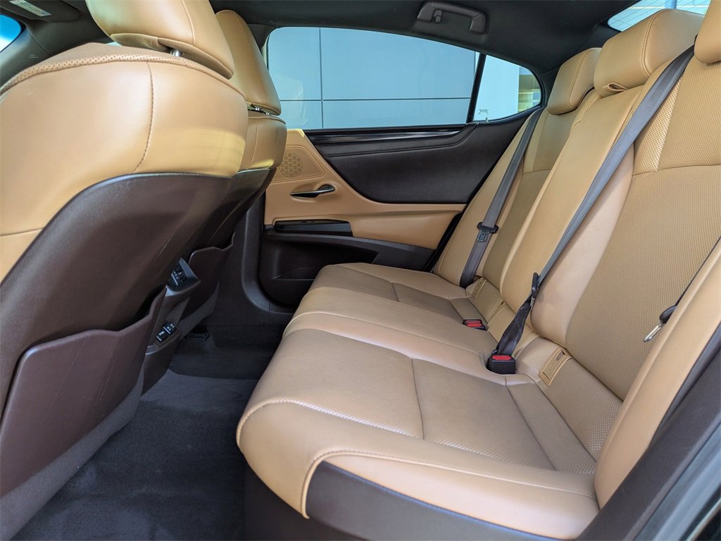 Used 2020 Lexus ES 300h w/ Premium Package image 13