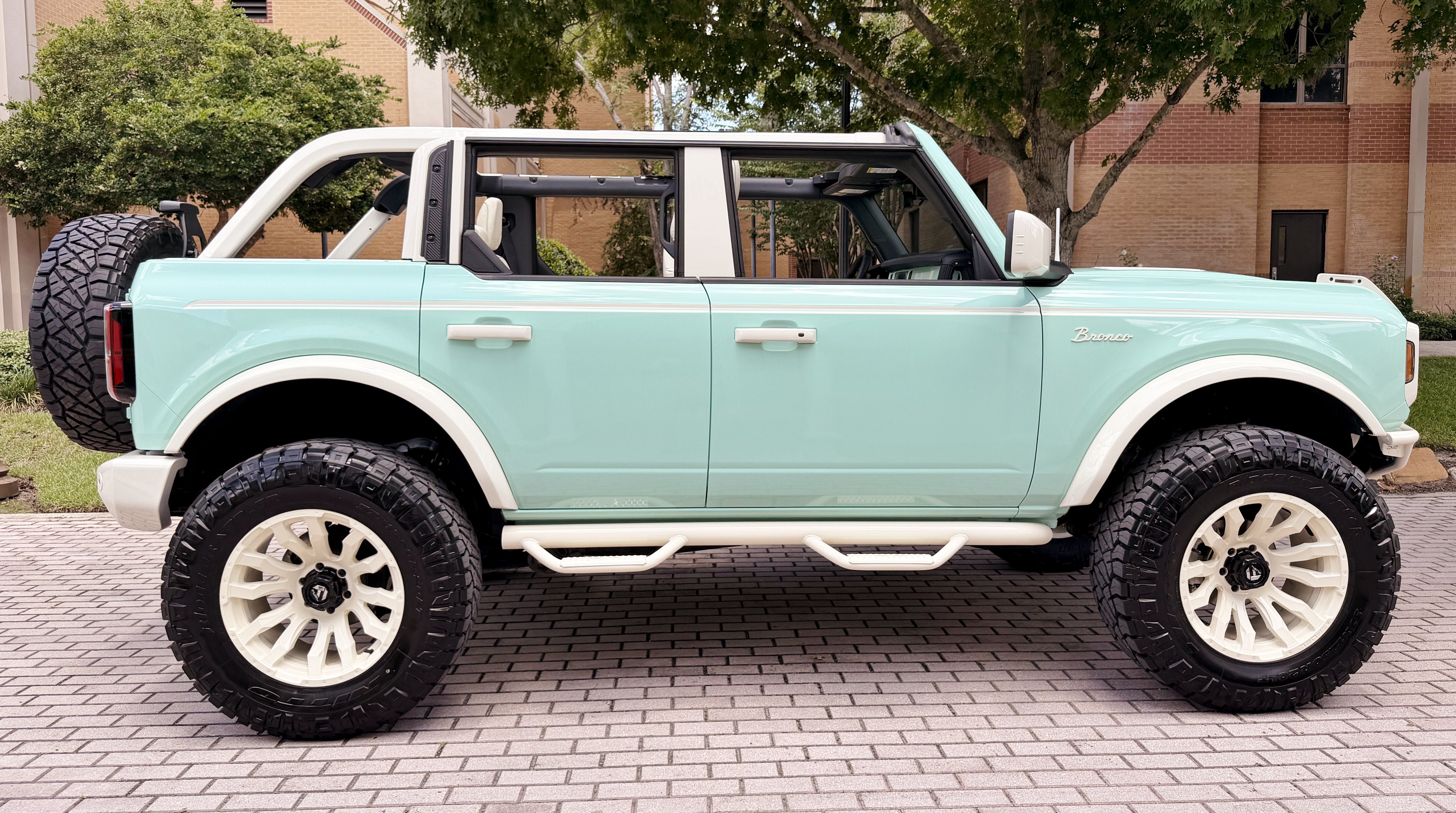 Used 2025 Ford Bronco Outer Banks AWD/4WD image 10