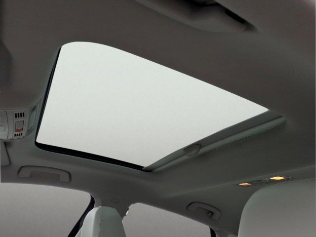 Used 2022 Volkswagen Jetta SE w/ Panoramic Sunroof Package image 16