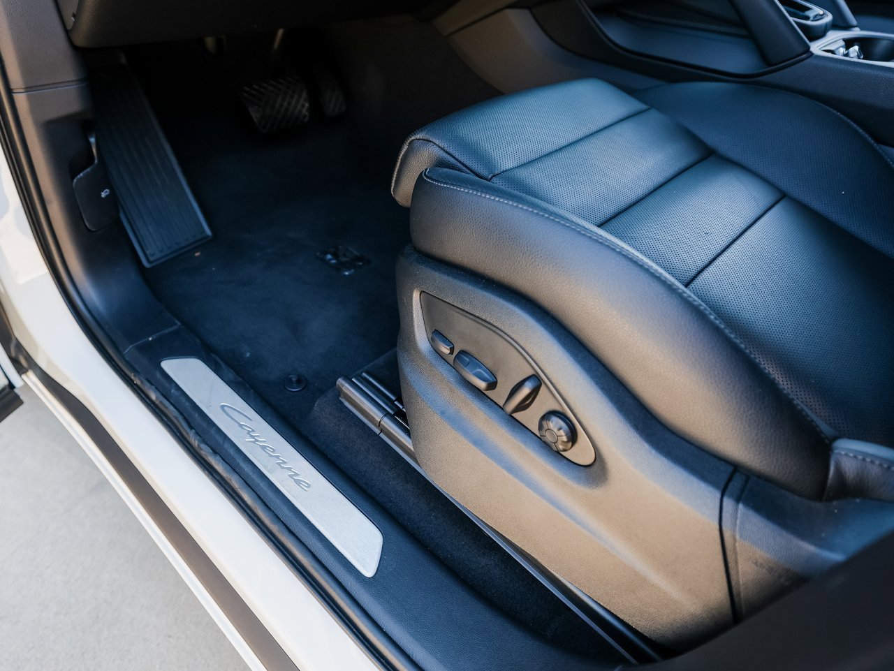 Certified 2025 Porsche Cayenne image 14