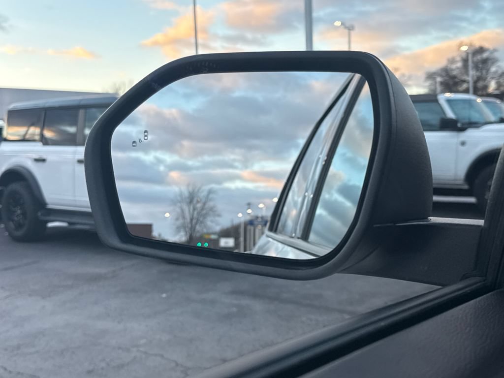 Used 2023 Ford Explorer XLT AWD/4WD image 46