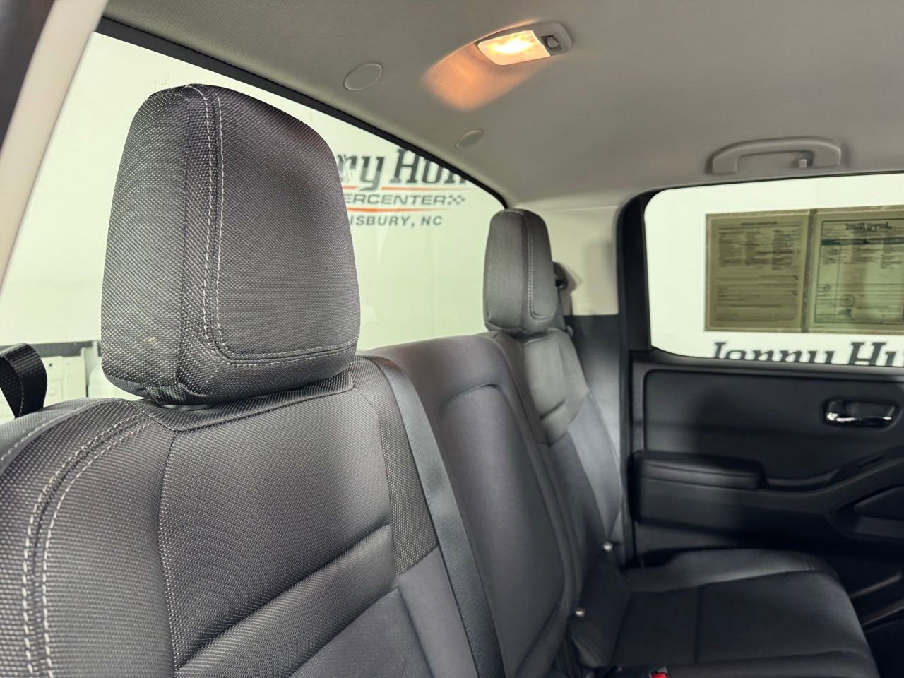 Used 2024 Nissan Frontier SV image 27