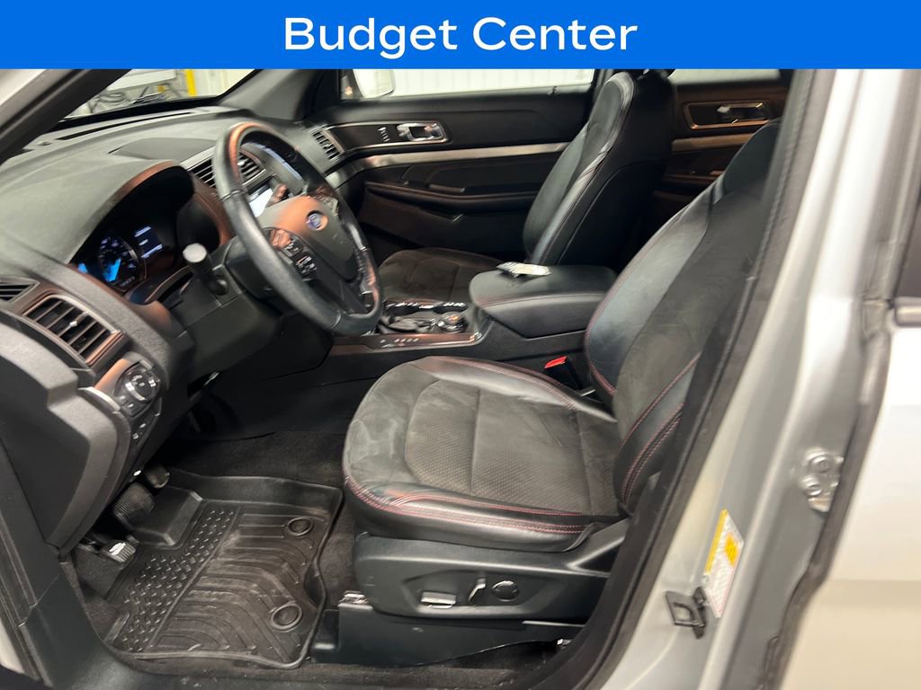 Used 2018 Ford Explorer XLT w/ Equipment Group 202A image 12