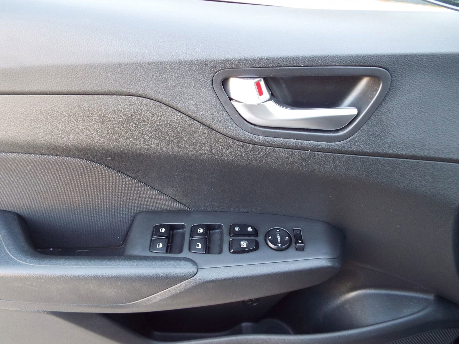 Used 2021 Hyundai Accent SE image 17