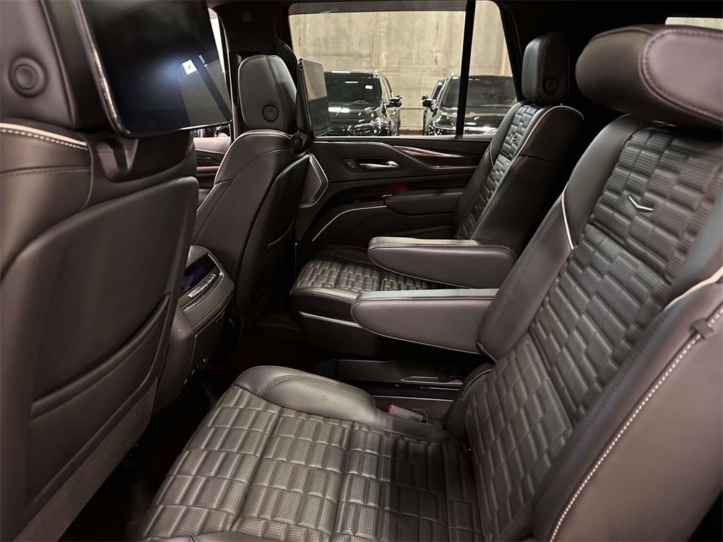 Used 2023 Cadillac Escalade Sport Platinum image 17