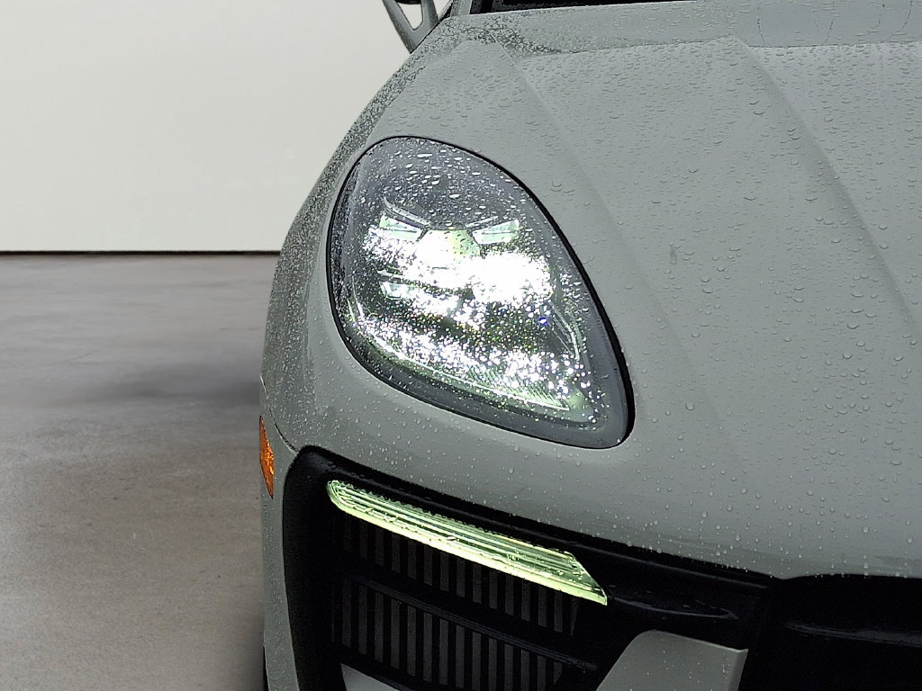 Used 2024 Porsche Macan S AWD/4WD image 10