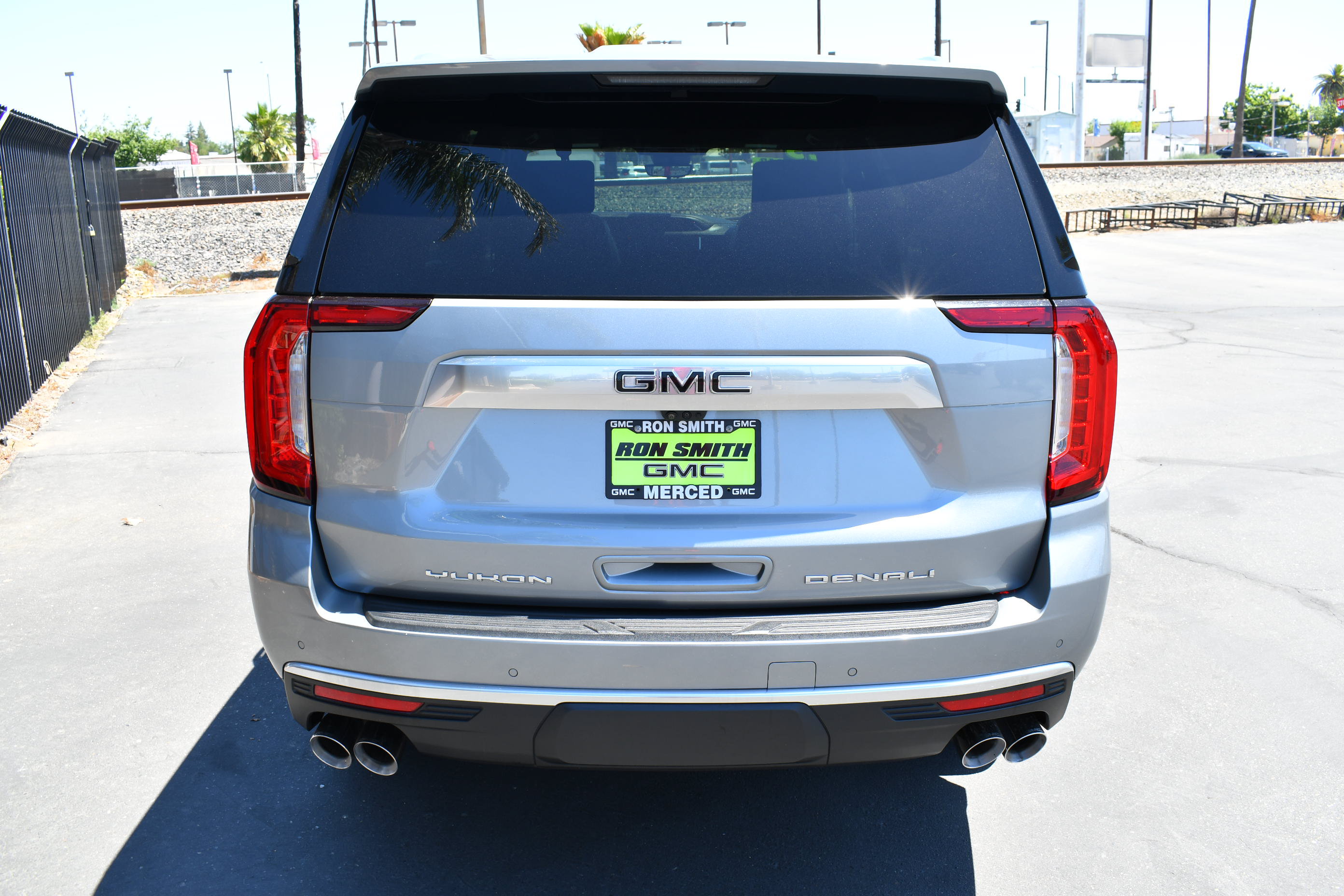 Used 2023 GMC Yukon Denali w/ Denali Reserve Package AWD/4WD image 7