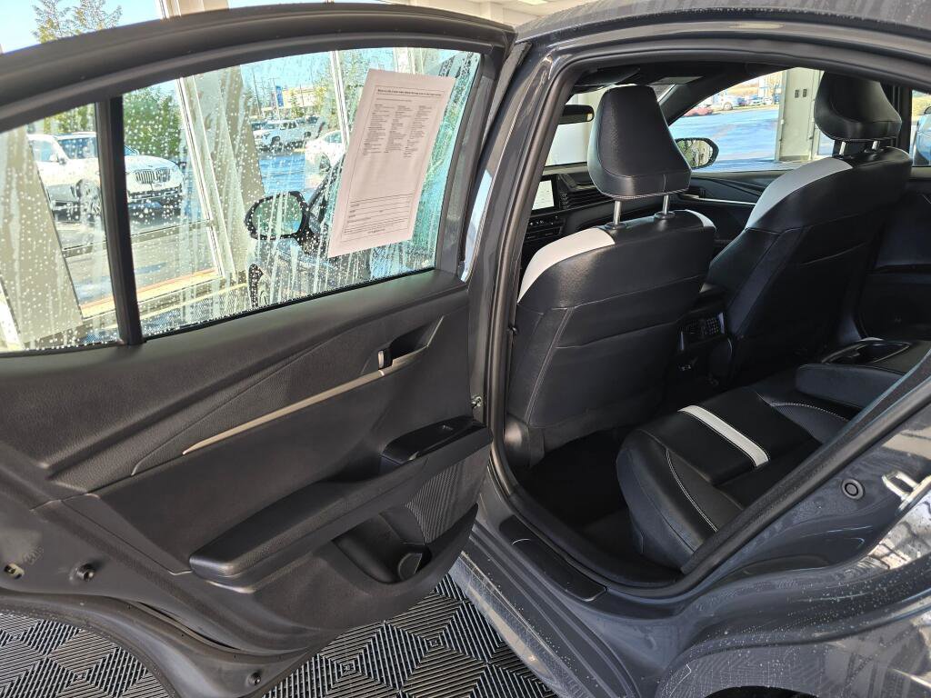 Used 2025 Toyota Camry SE image 36
