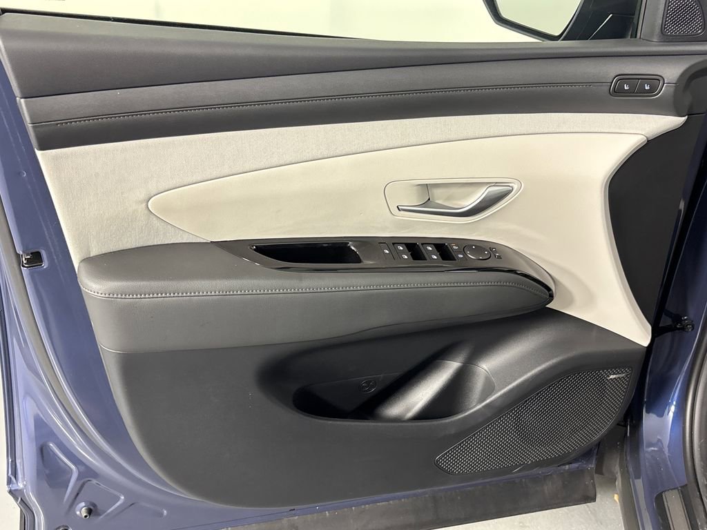 Used 2025 Hyundai Tucson Limited image 25