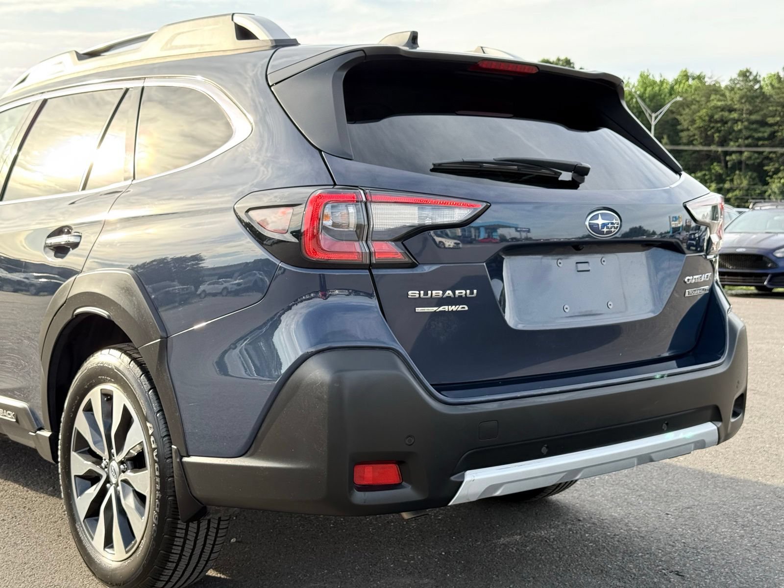 Used 2023 Subaru Outback Touring XT AWD/4WD image 4