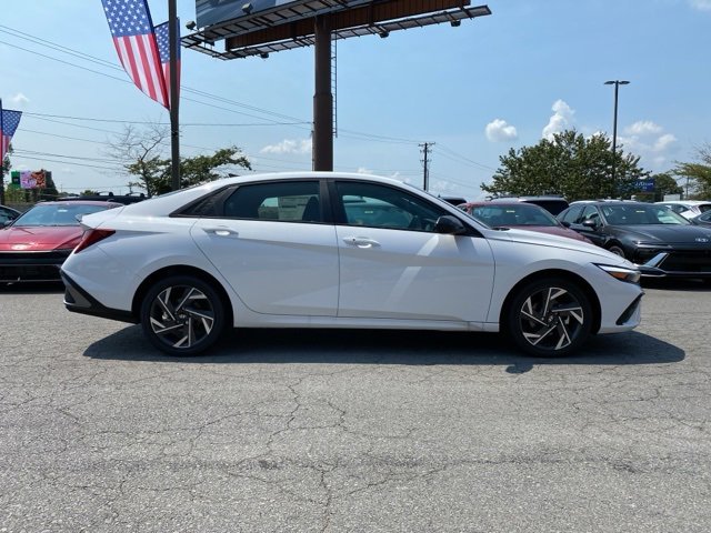 New 2025 Hyundai Elantra SEL image 8