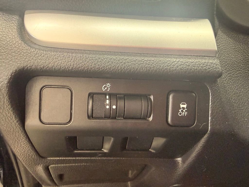 Used 2017 Subaru Crosstrek 2.0i Premium w/ Moonroof Package image 16