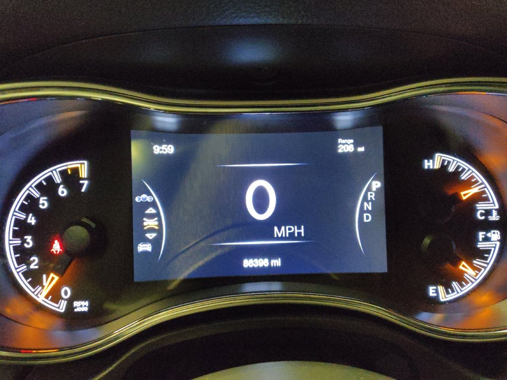 Used 2018 Jeep Grand Cherokee Laredo image 23