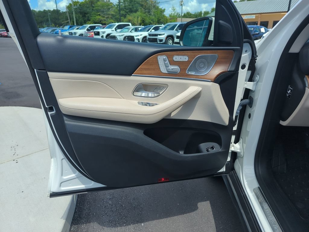 Used 2021 Mercedes-Benz GLS 450 4MATIC image 18