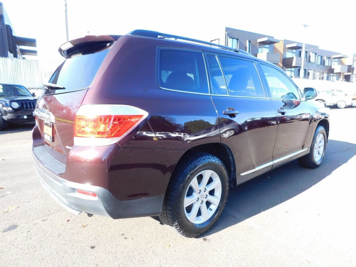 Used 2012 Toyota Highlander SE w/ Tow Pkg AWD/4WD image 2