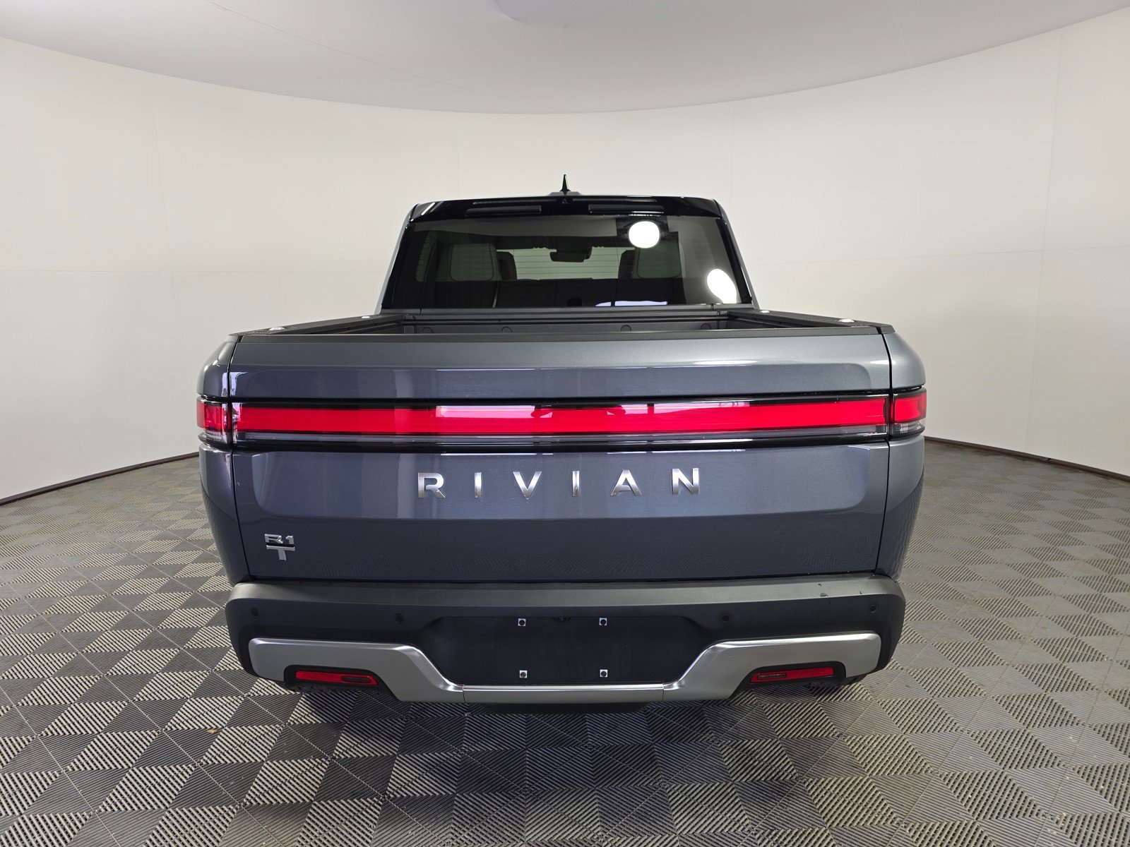 Used 2024 Rivian R1T Adventure AWD/4WD image 4