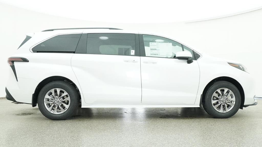 New 2026 Toyota Sienna XLE FWD image 13