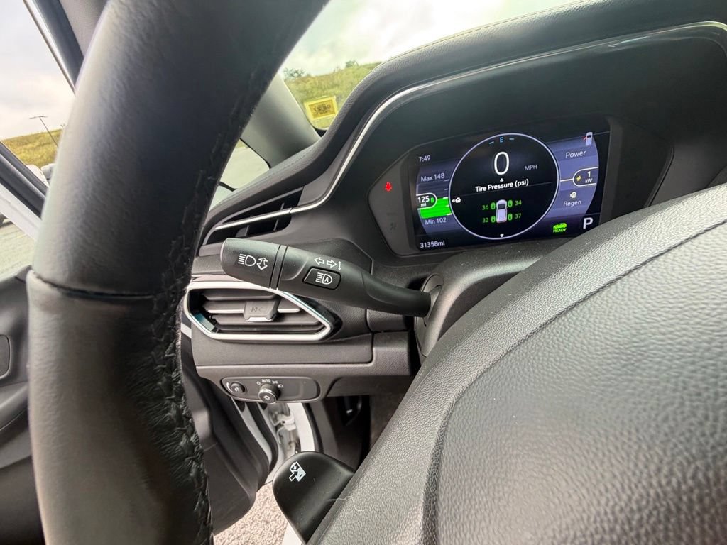 Used 2022 Chevrolet Bolt LT FWD image 31